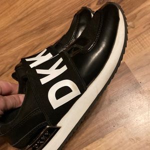 Size 5 1/2 DKNY sneakers❤️🔥